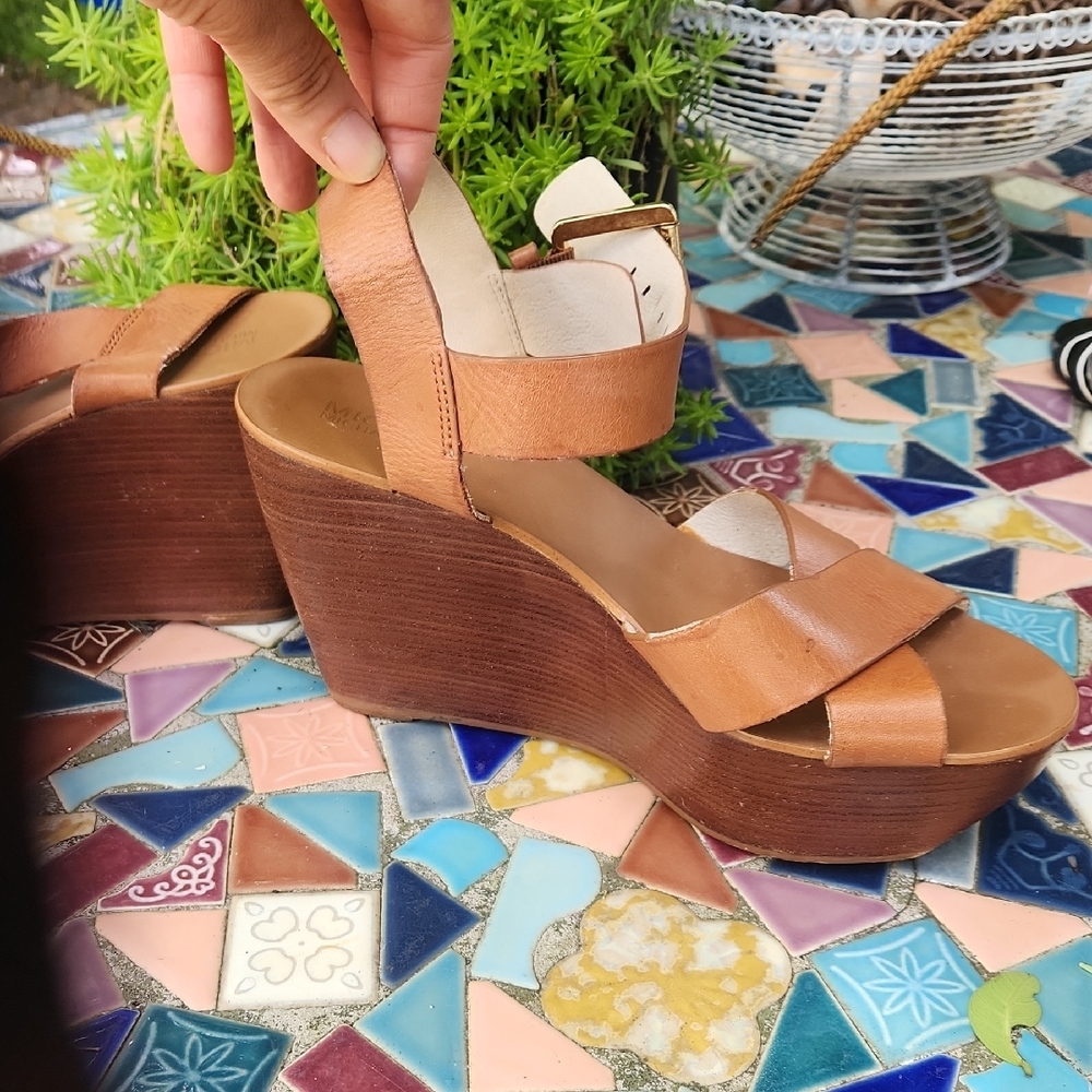 Women's Tan Wedge Sandals